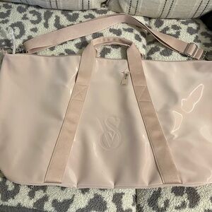 NWT- Stylish Victoria Secret Lg Tote Bag- make an offer!!